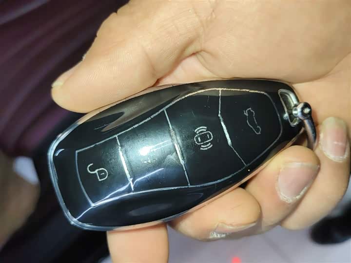 Фото 9 - Hongqi H5