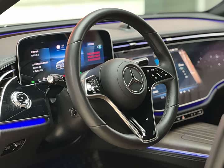 Фото 7 - Mercedes-Benz E-Class