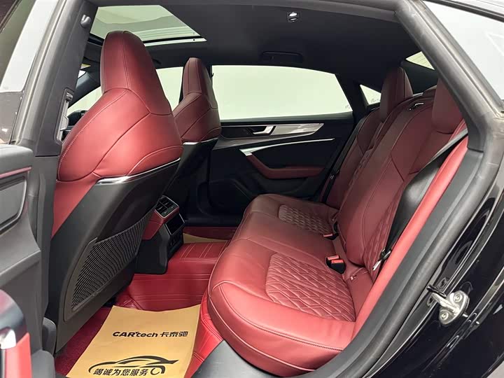 Фото 9 - Audi A7L