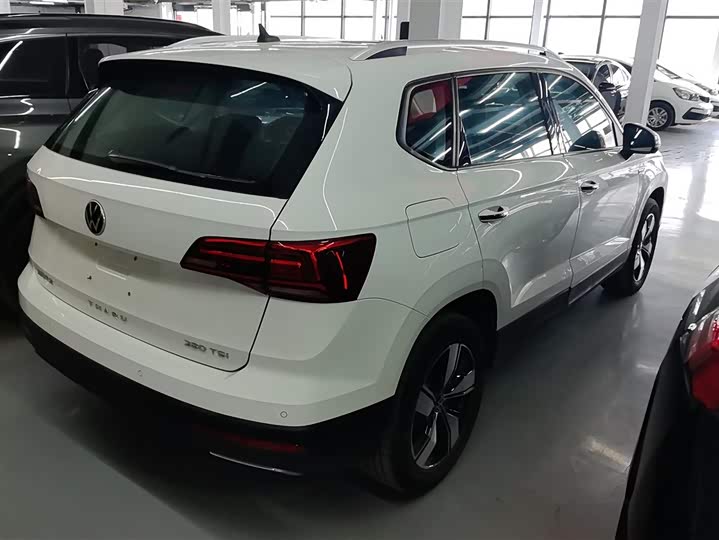 Фото 3 - Volkswagen Tharu