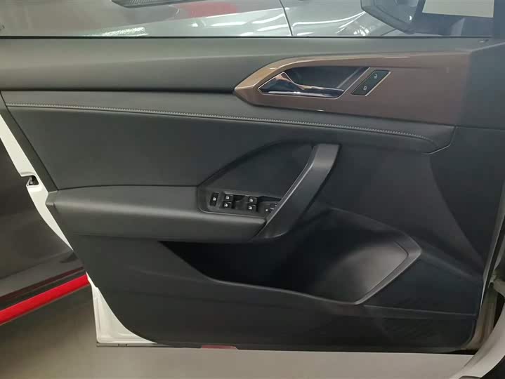 Фото 7 - Volkswagen Tharu