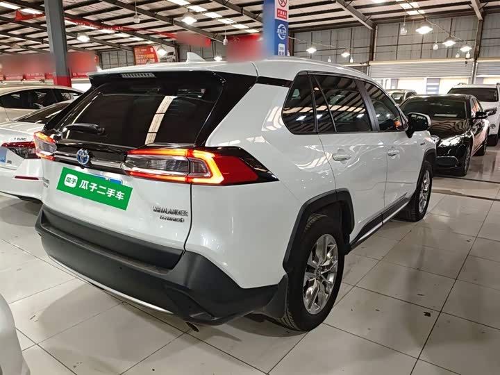 Фото 7 - Toyota Wildlander