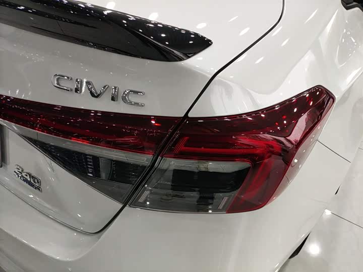 Фото 8 - Honda Civic