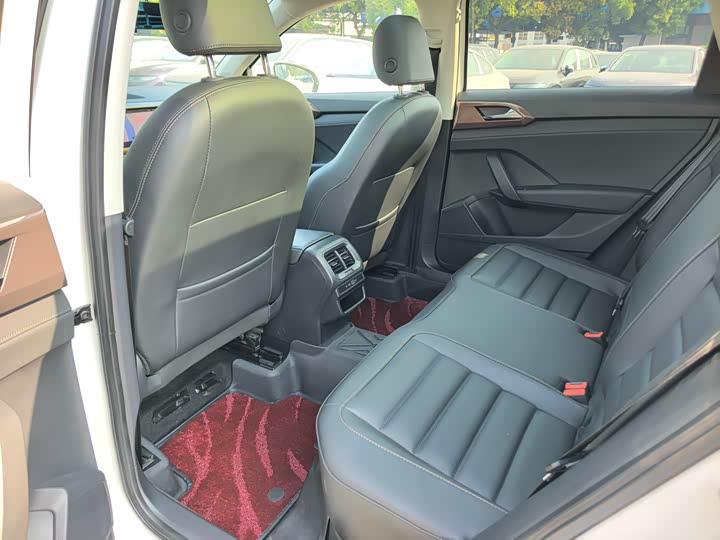 Фото 8 - Volkswagen Tharu