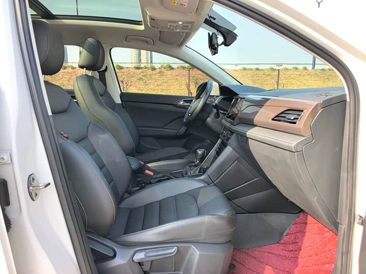 Фото 9 - Volkswagen Tharu