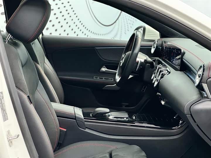 Фото 8 - Mercedes-Benz A-Class