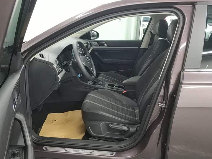 Фото 9 - Volkswagen Lavida