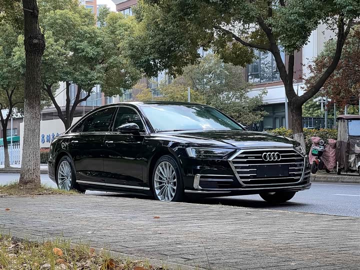 Фото 3 - Audi A8