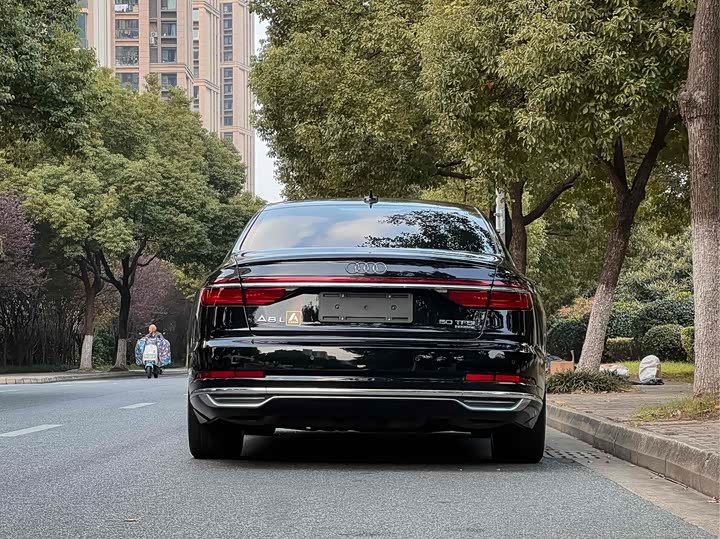 Фото 4 - Audi A8