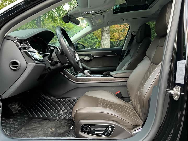 Фото 7 - Audi A8