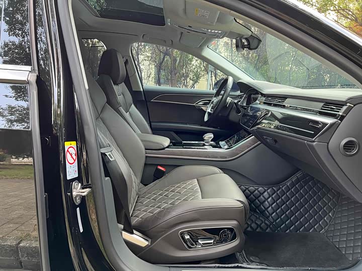 Фото 9 - Audi A8