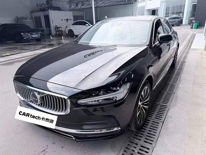 Фото 1 - Volvo S90