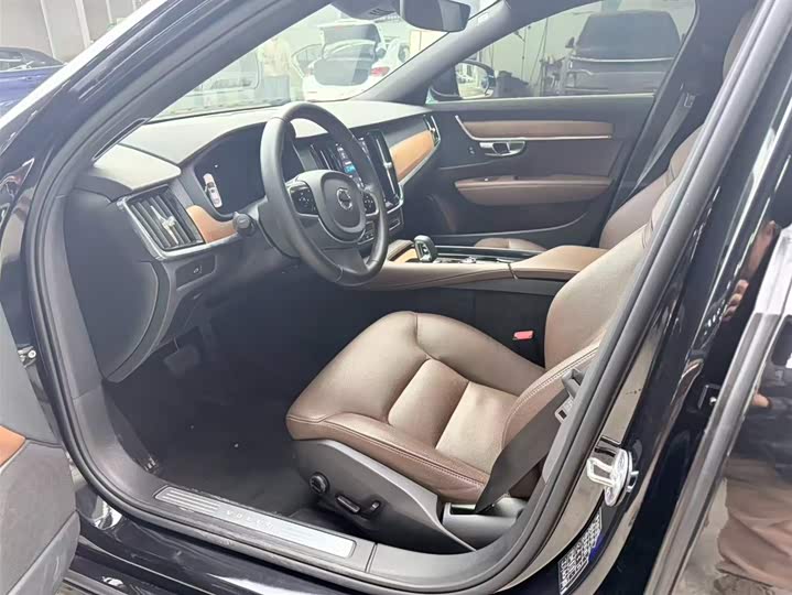 Фото 4 - Volvo S90