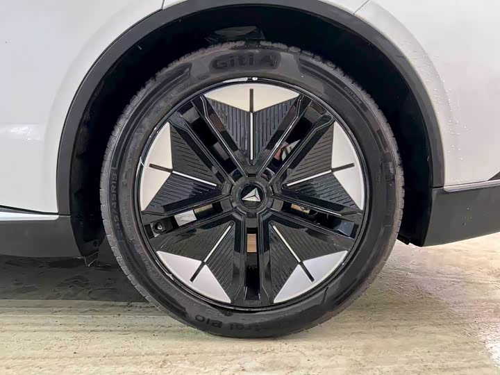 Фото 8 - Changan Deepal SL03