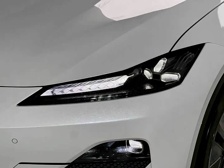 Фото 9 - Changan Deepal SL03