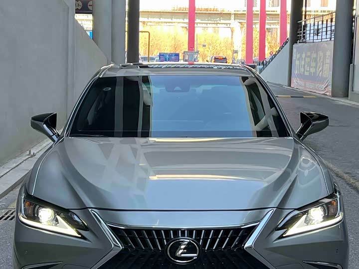 Фото 2 - Lexus ES