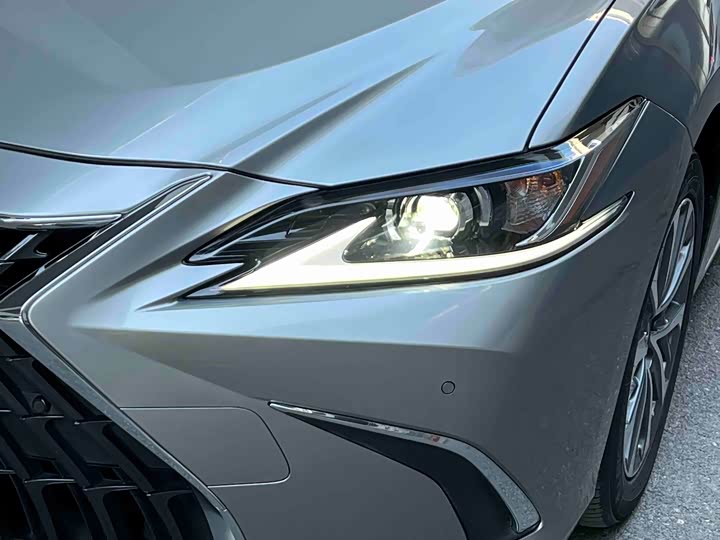 Фото 3 - Lexus ES