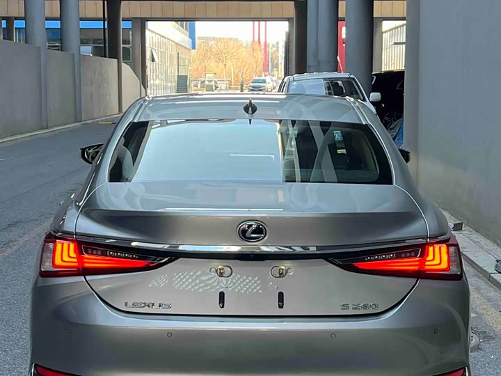 Фото 5 - Lexus ES