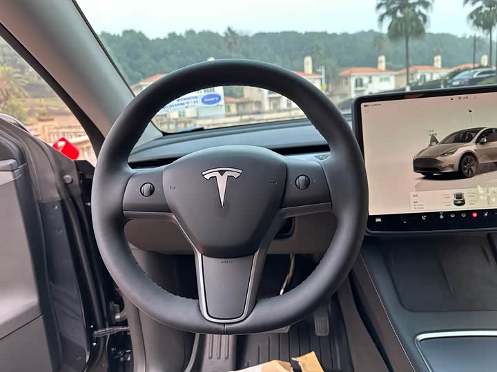 Фото 6 - Tesla Model Y