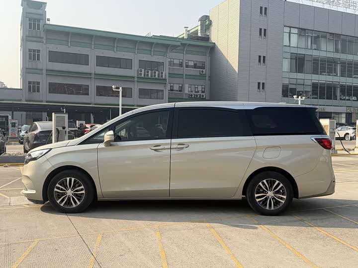 Фото 7 - Buick GL8 ES