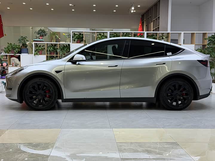 Фото 3 - Tesla Model Y