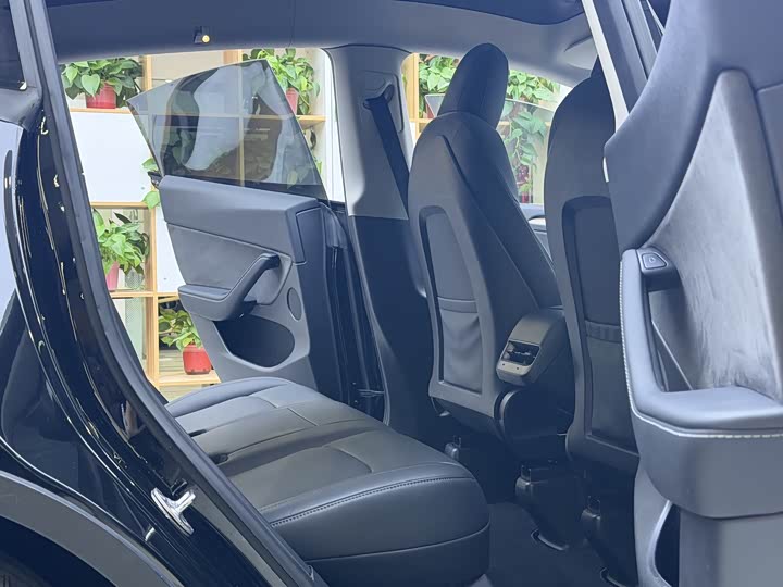 Фото 9 - Tesla Model Y