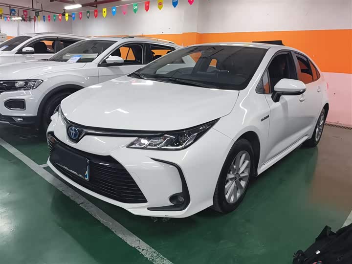 Фото 2 - Toyota Corolla