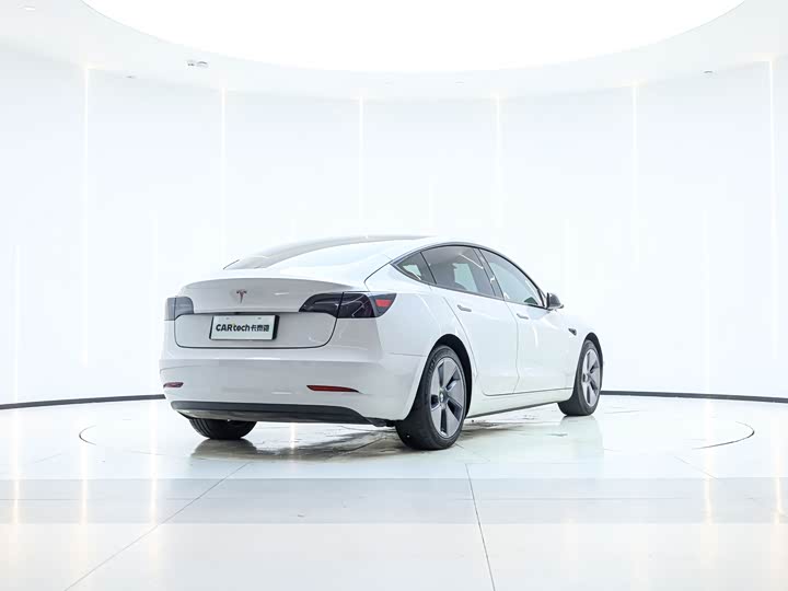 Фото 2 - Tesla Model 3