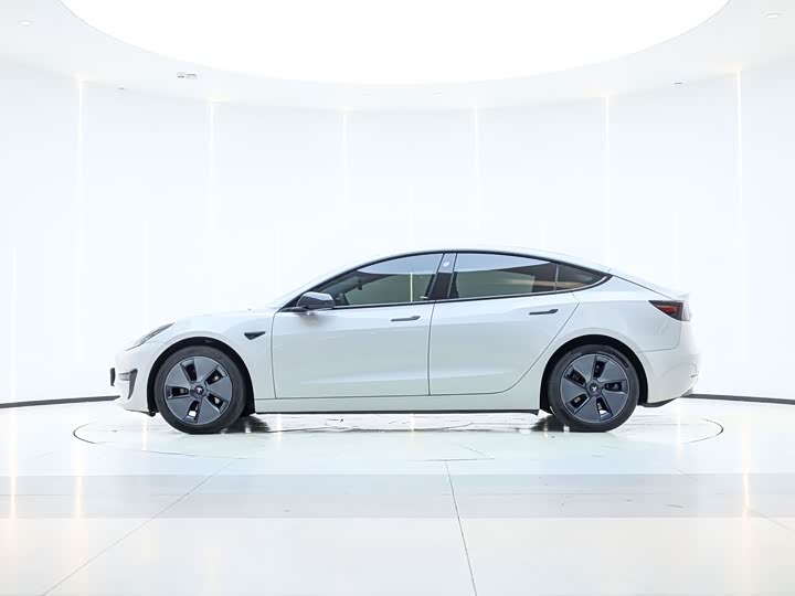 Фото 6 - Tesla Model 3