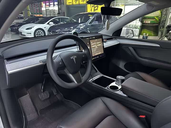 Фото 3 - Tesla Model Y