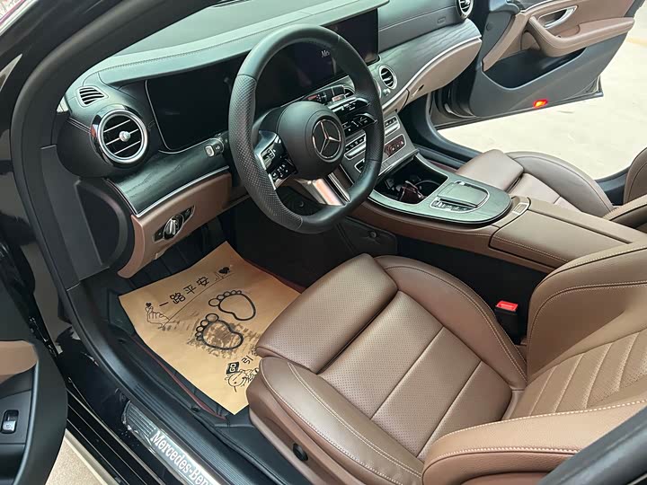 Фото 7 - Mercedes-Benz E-Class