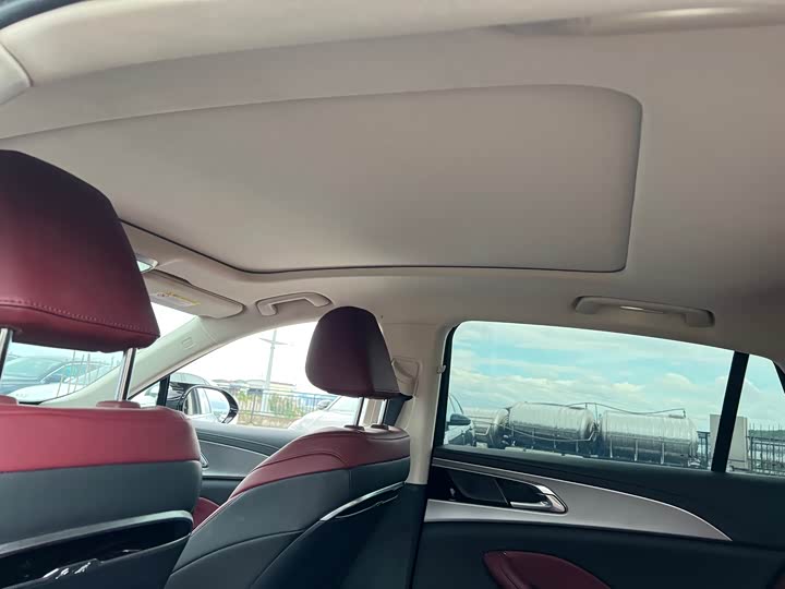 Фото 9 - Hongqi H5