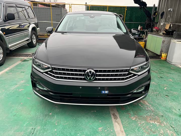 Фото 2 - Volkswagen Magotan