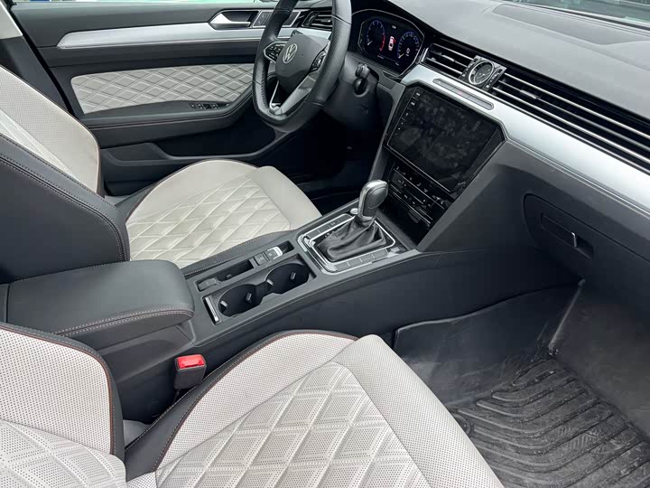 Фото 7 - Volkswagen Magotan