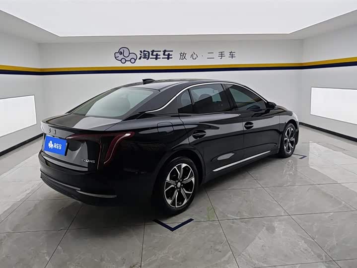 Фото 3 - Hongqi E-QM5
