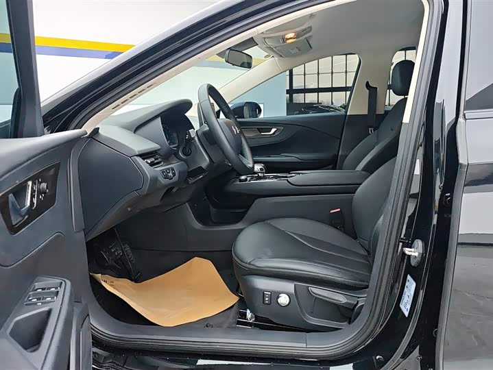 Фото 9 - Hongqi E-QM5