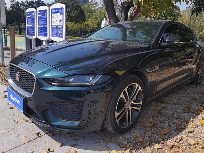 Фото 1 - Jaguar XE L