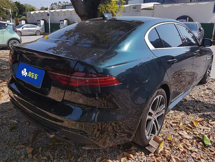 Фото 3 - Jaguar XE L