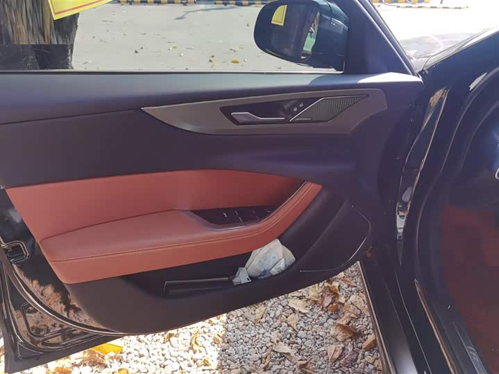 Фото 7 - Jaguar XE L