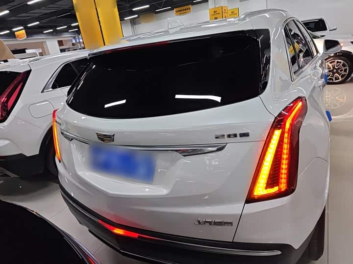 Фото 6 - Cadillac XT5