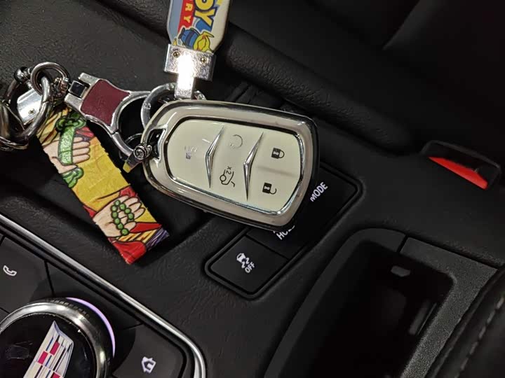 Фото 9 - Cadillac XT5