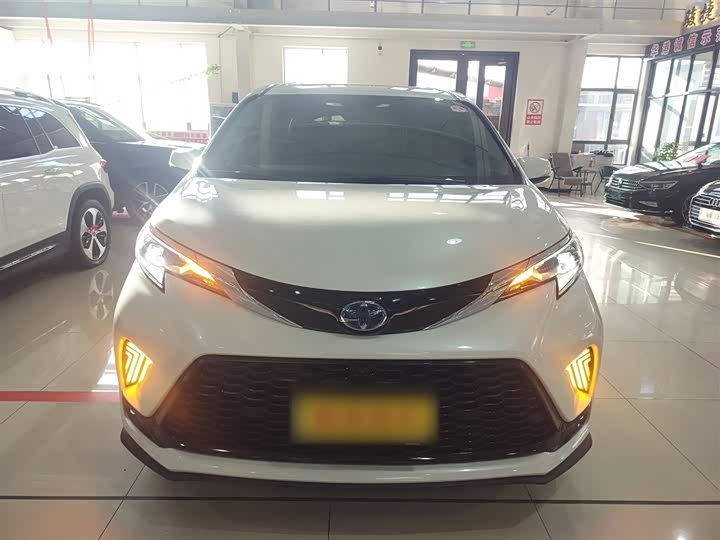 Фото 3 - Toyota Granvia