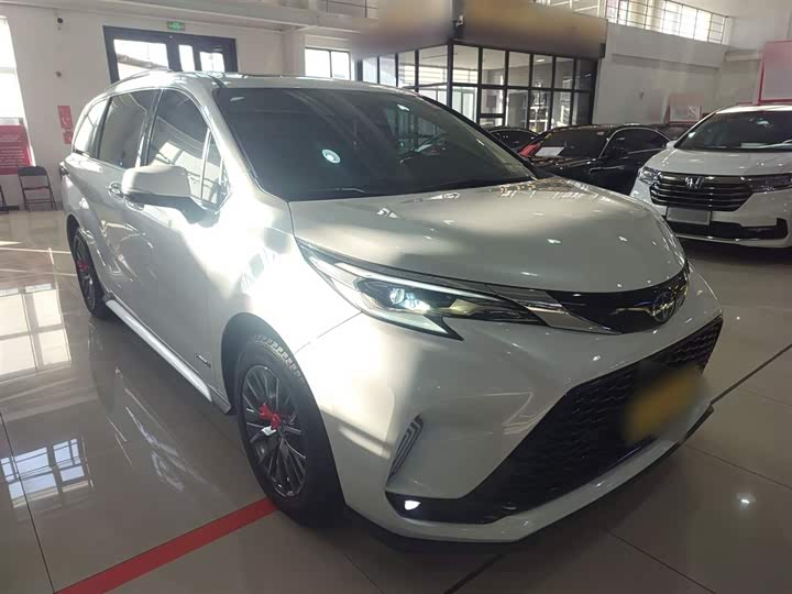 Фото 4 - Toyota Granvia