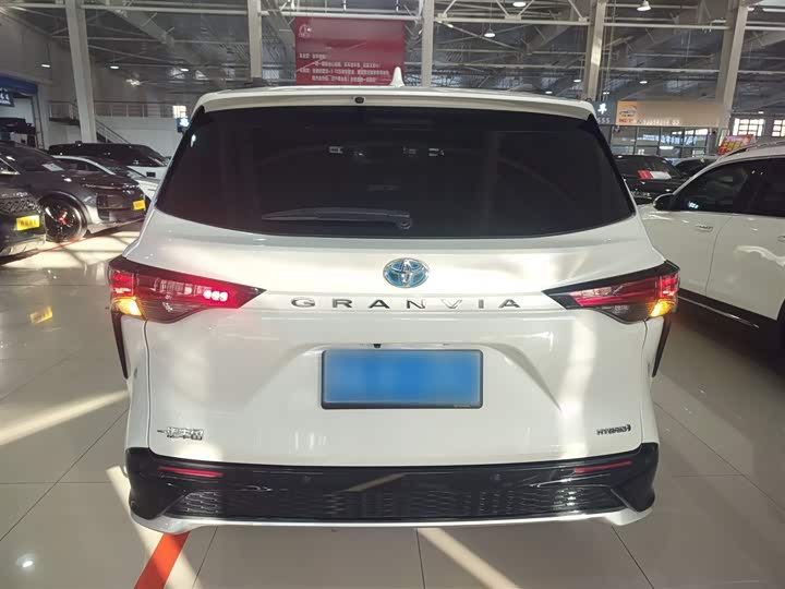 Фото 6 - Toyota Granvia