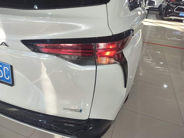 Фото 8 - Toyota Granvia