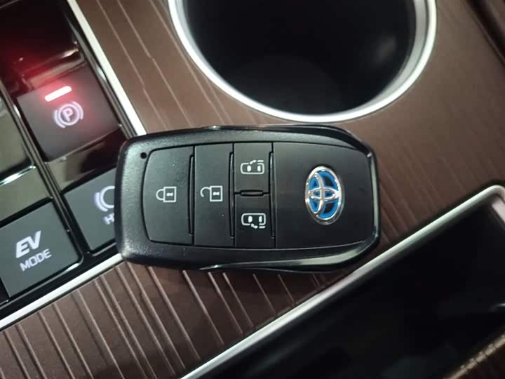 Фото 9 - Toyota Granvia