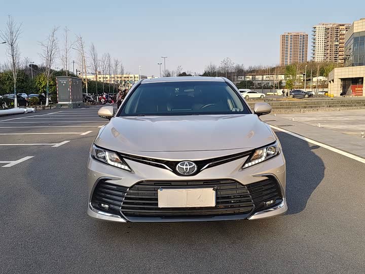 Фото 2 - Toyota Camry