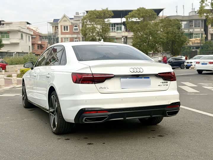 Фото 6 - Audi A4L