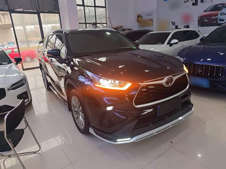 Фото 4 - Toyota Highlander