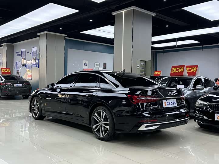 Фото 4 - Audi A6L